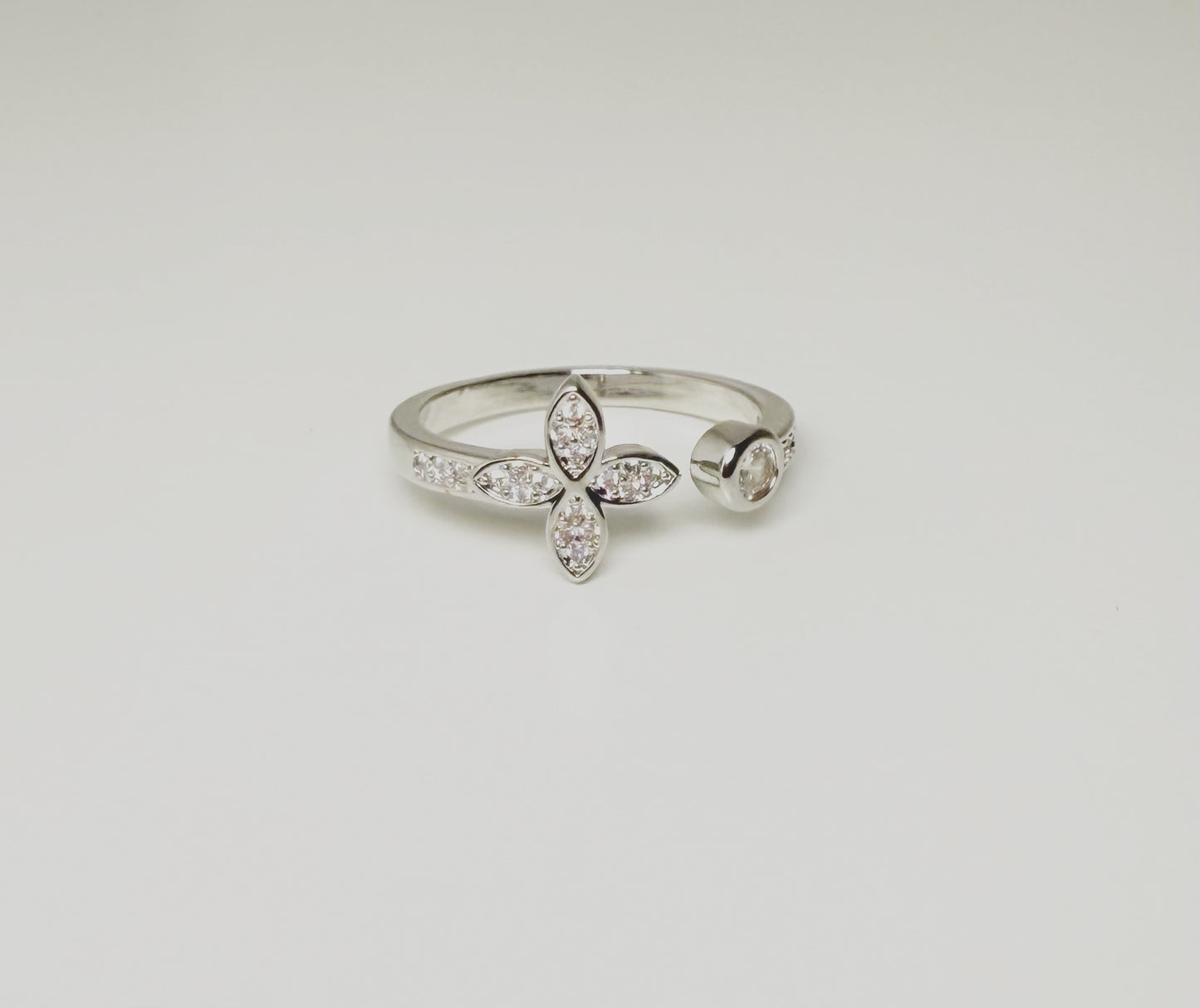 Silver Clover Ring